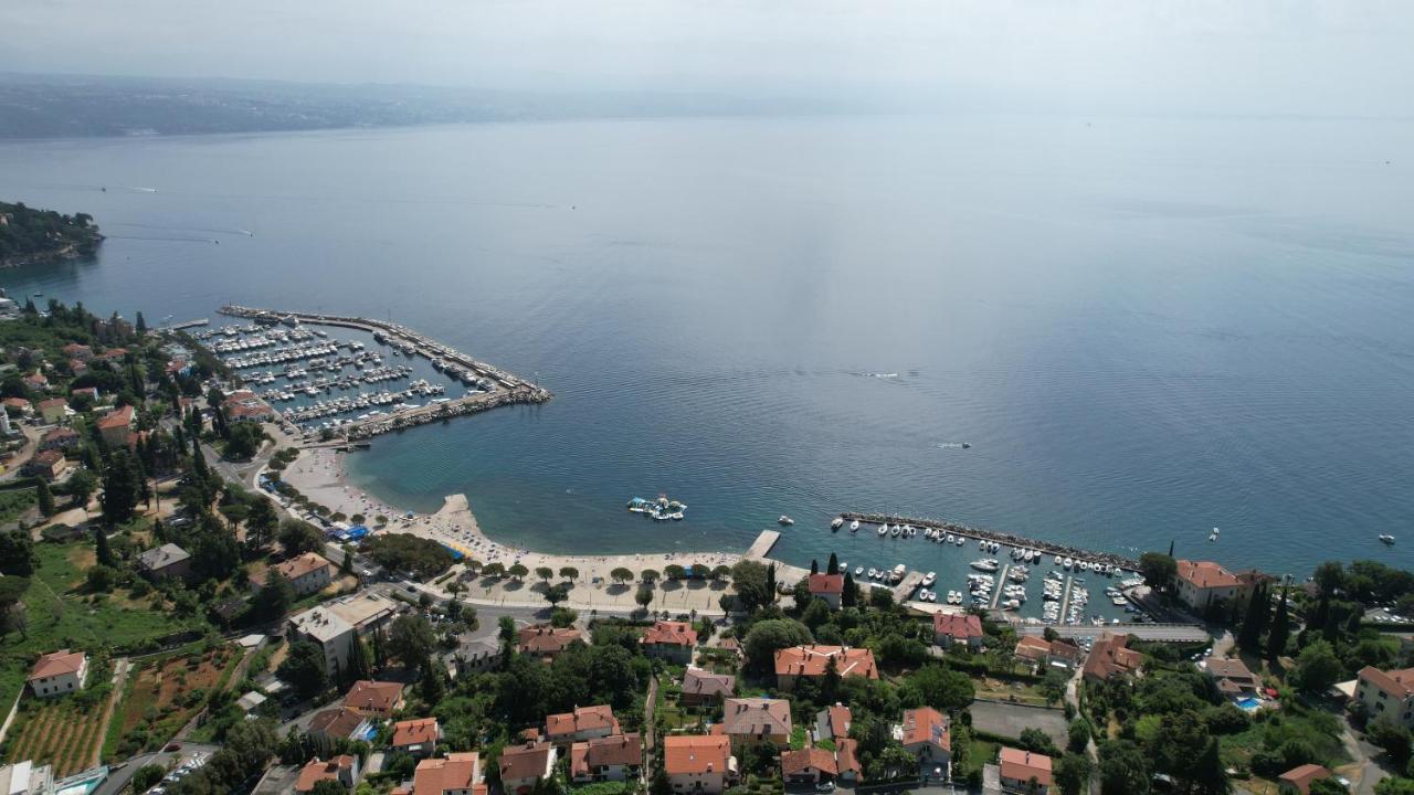 Apartment Peruc With Big Terrace And Beautiful Garden *