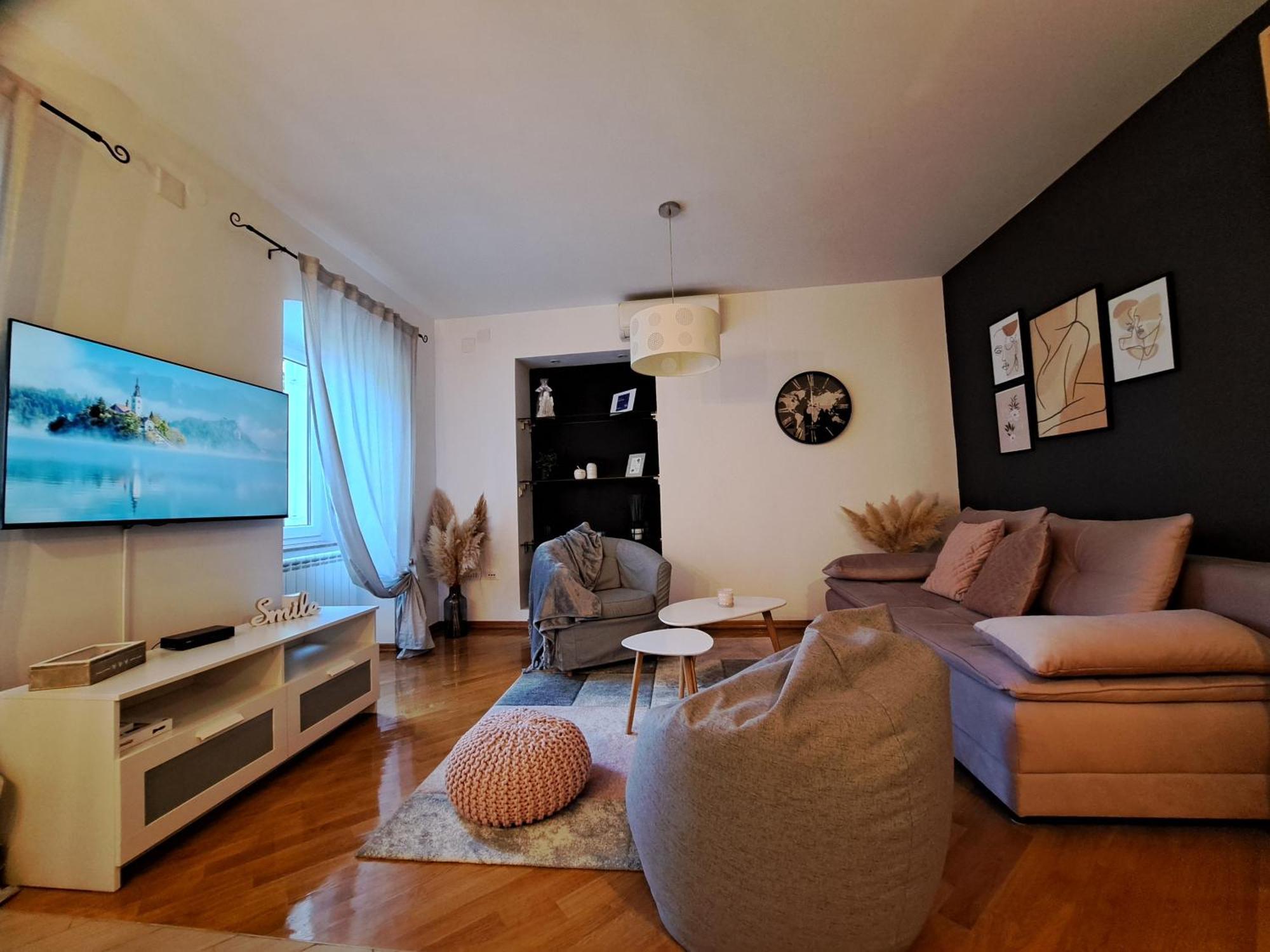 Peruc With Big Terrace And Beautiful Garden Apartment