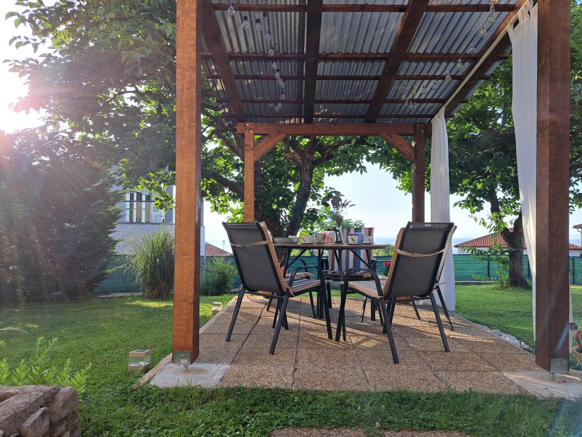 Peruc With Big Terrace And Beautiful Garden Apartment *
