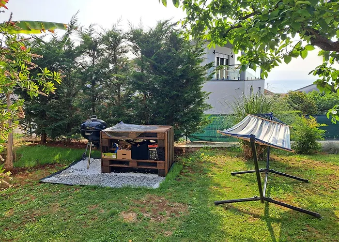 Apartment Peruc With Big Terrace And Beautiful Garden
