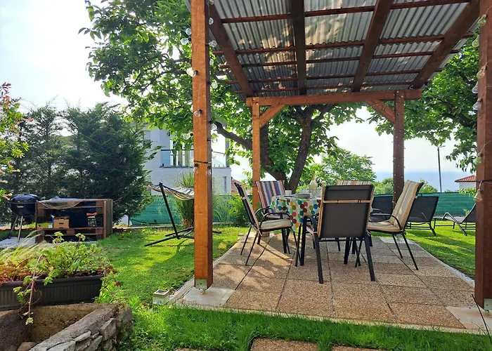 Apartment Peruc With Big Terrace And Beautiful Garden