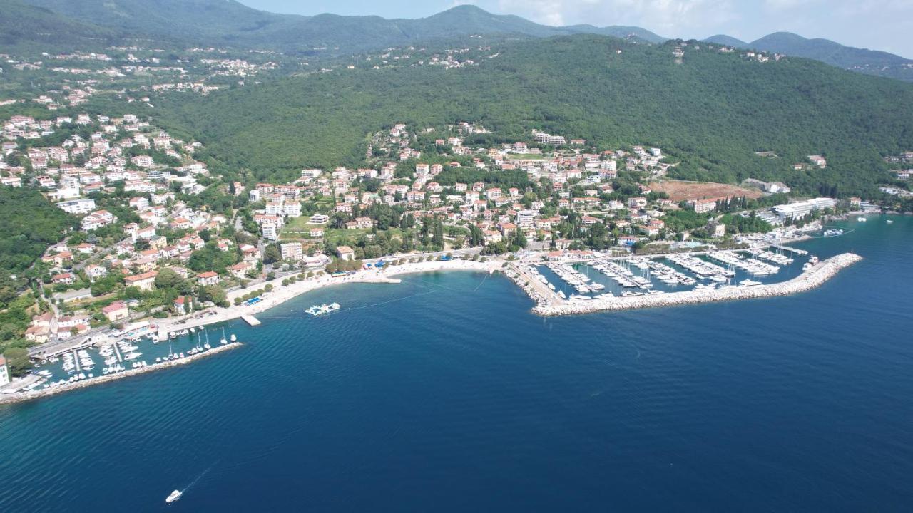 Peruc With Big Terrace And Beautiful Garden Ičići
