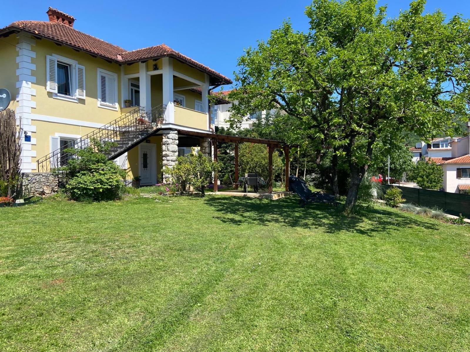 Peruc With Big Terrace And Beautiful Garden *