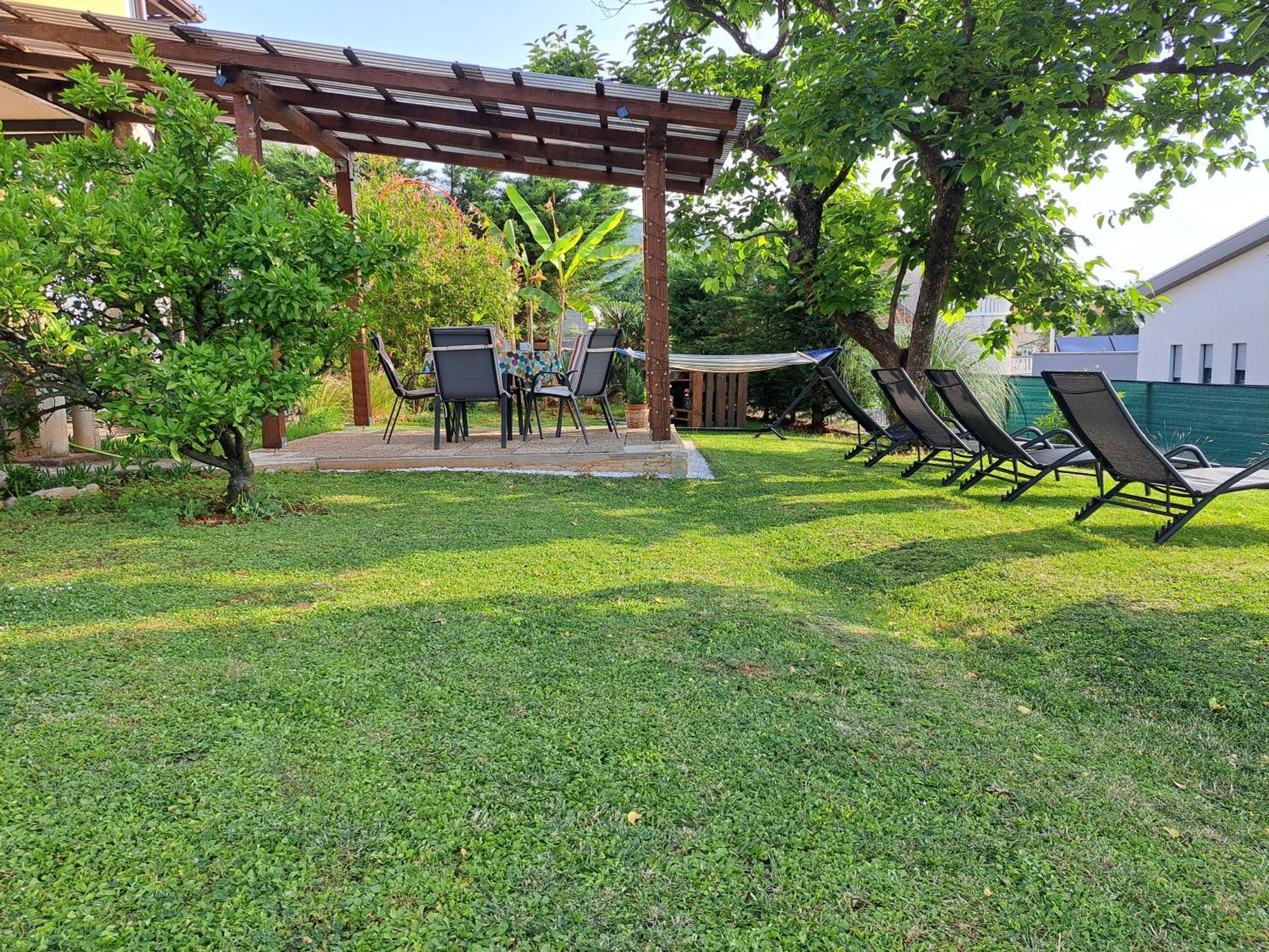 Peruc With Big Terrace And Beautiful Garden * Icici